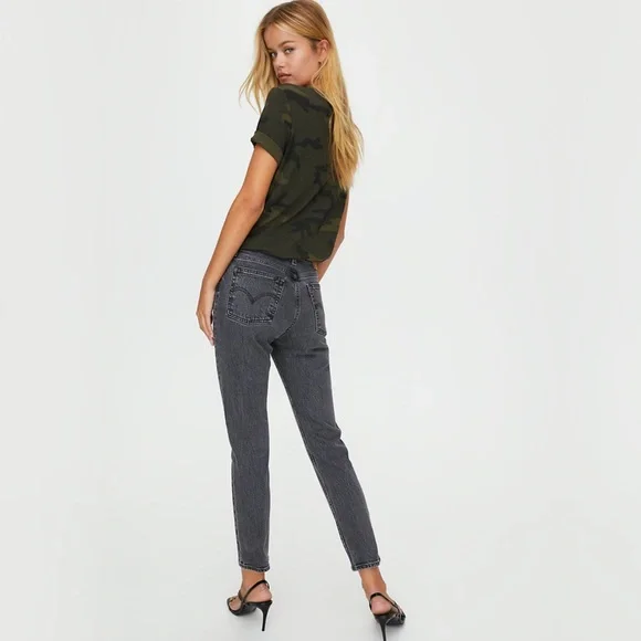 levi’s  high rise wedgie icon tapered slim jean in bite my dust grey, size 27 - Picture 8 of 13